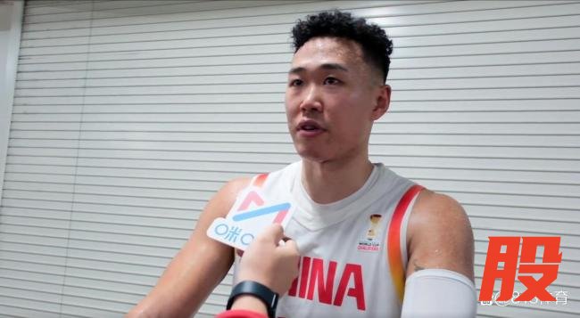 贺希宁希望大家重新爱上中国男篮 逆转取胜展现精神