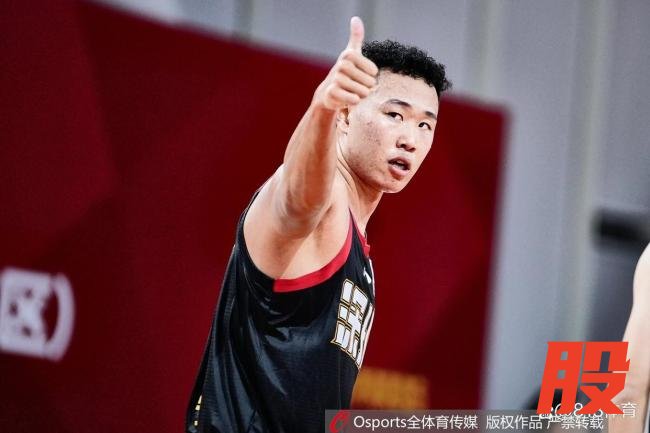 贺希宁希望大家重新爱上中国男篮